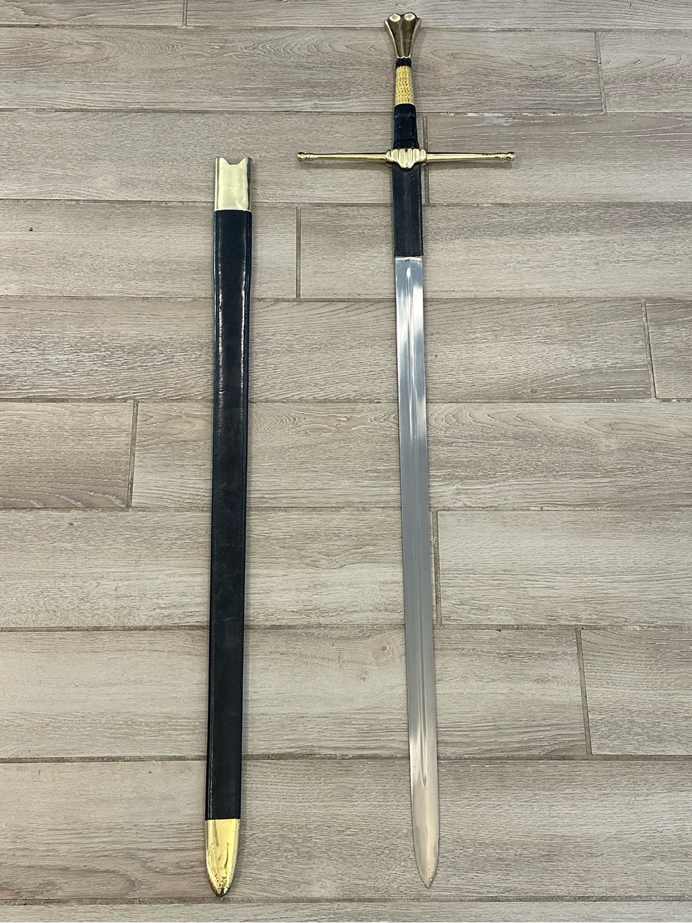 VTG Windlass Steelcrafts Medieval Sword w/ Scabbard Made in India